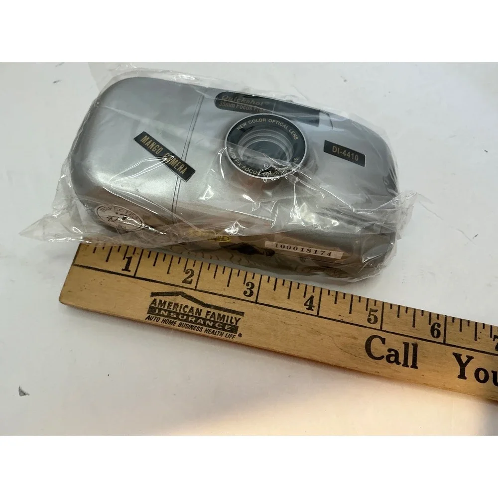 Quickshot Vintage 35mm Film Camera Mango DI-4410 Focus Free Silver Point & Shoot